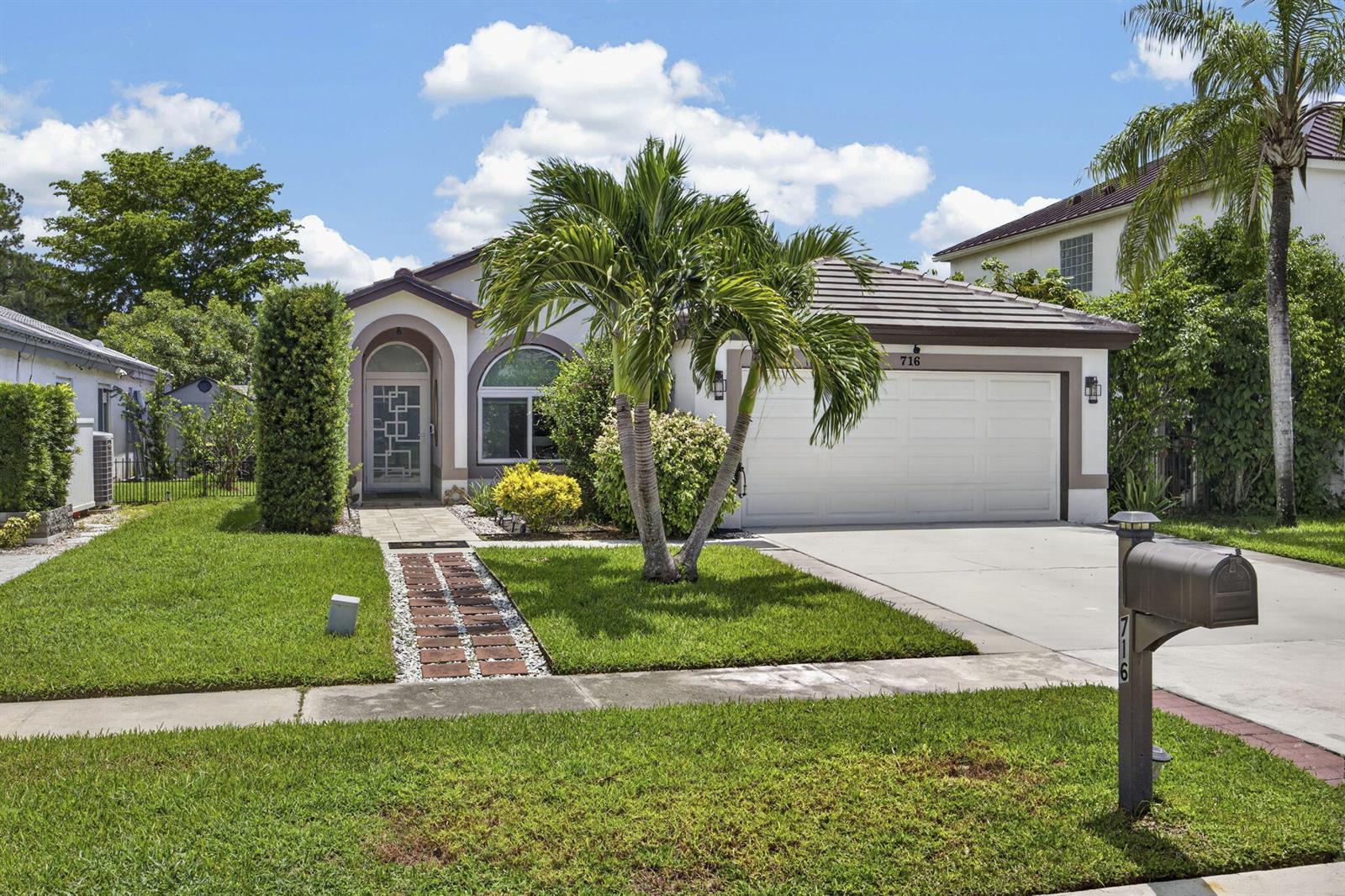 716 LAKE WELLINGTON Drive, Wellington FL 33414 photo 2