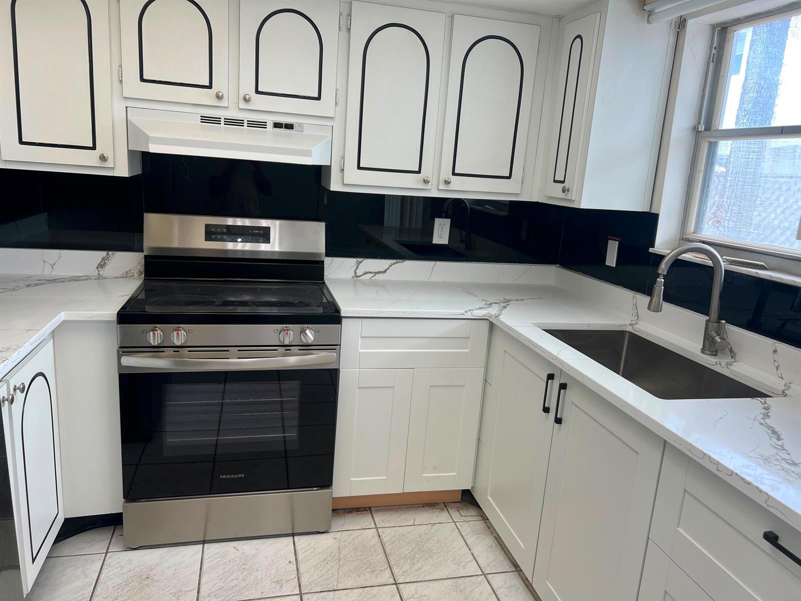 320 SW 1st Street, Pompano Beach FL 33060 photo 4