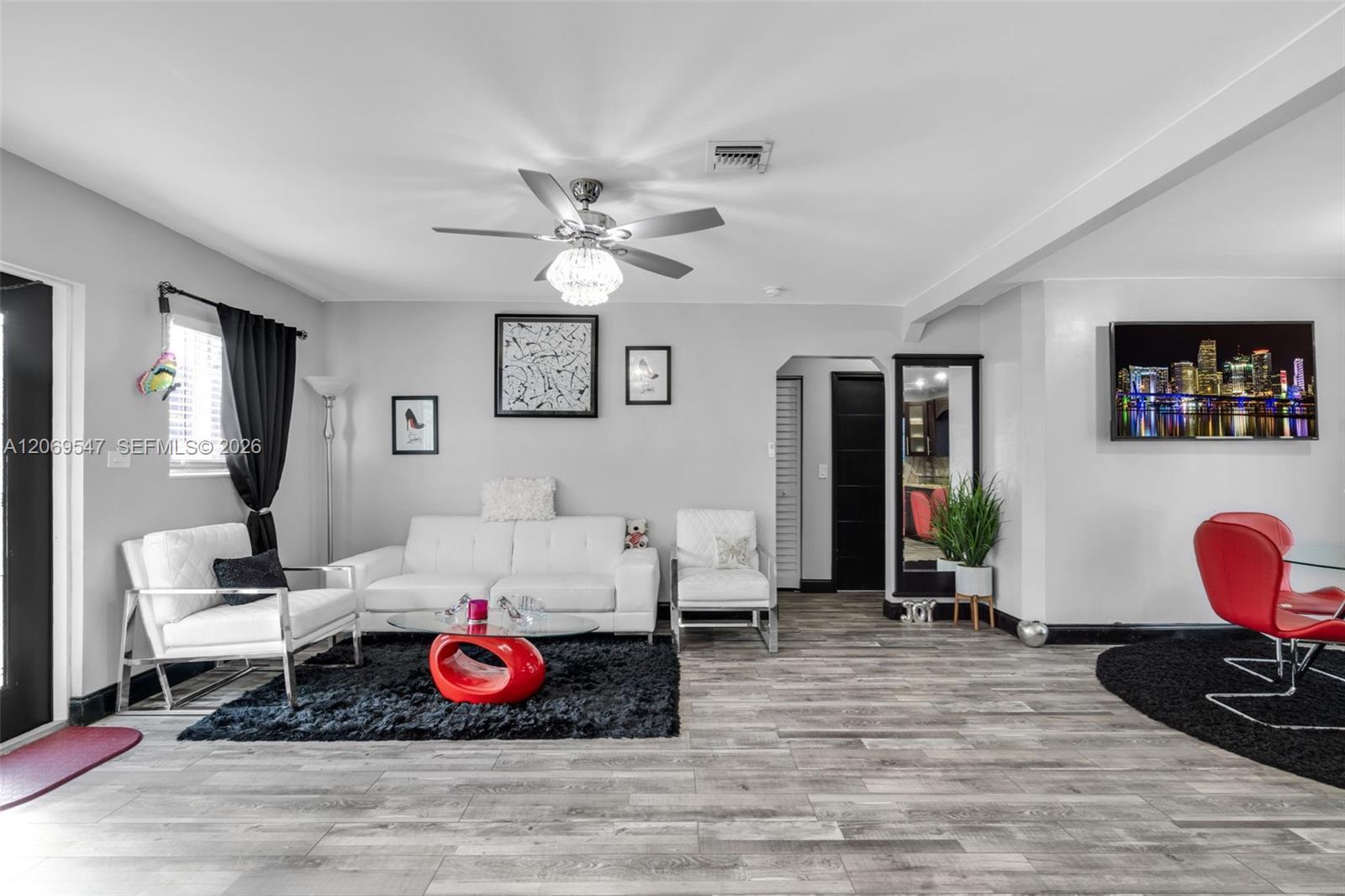9402 NW 2nd Pl, Miami Shores FL 33150 photo 4