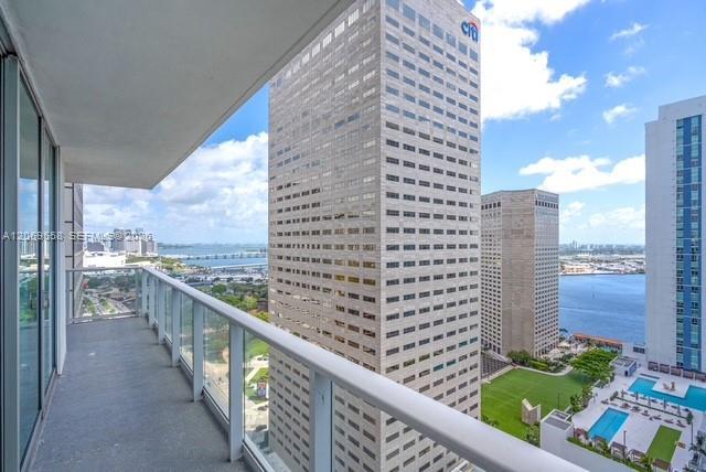 300 S Biscayne Blvd # 2416, Miami FL 33131 photo 2