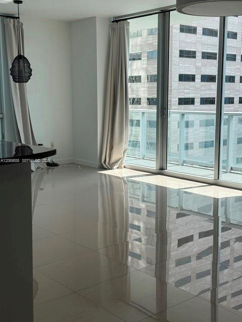 300 S Biscayne Blvd # 2416, Miami FL 33131 photo 4