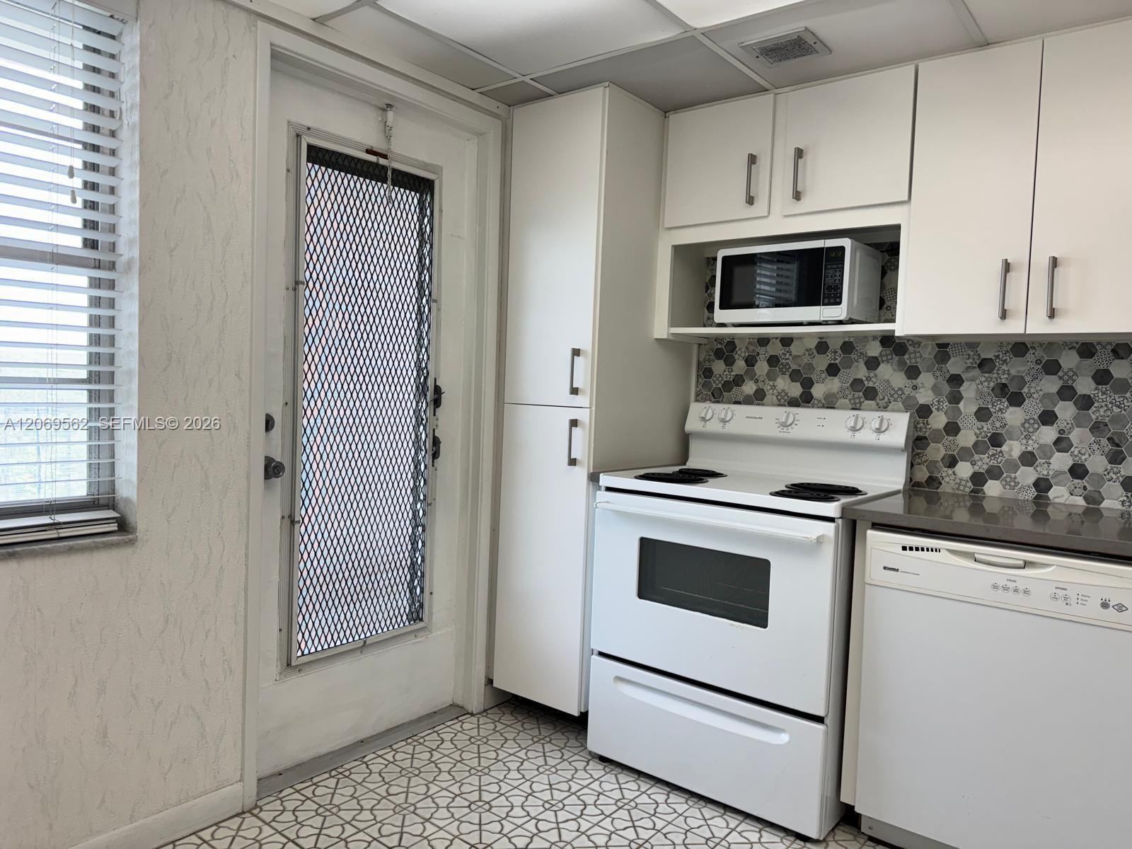2950 N Palm Aire Dr # 605, Pompano Beach FL 33069 photo 2
