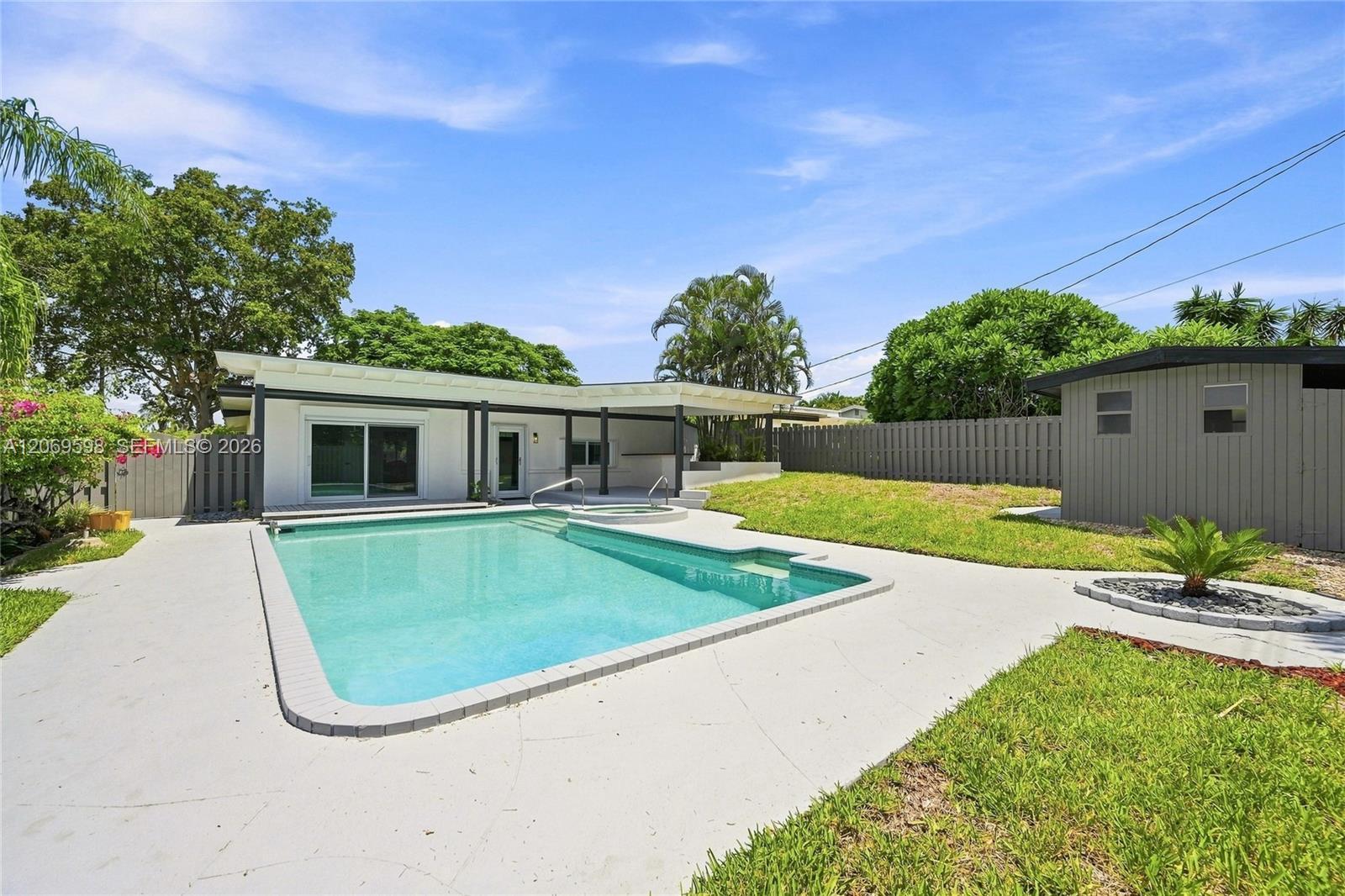 450 SW 1st St, Boca Raton FL 33432 photo 3