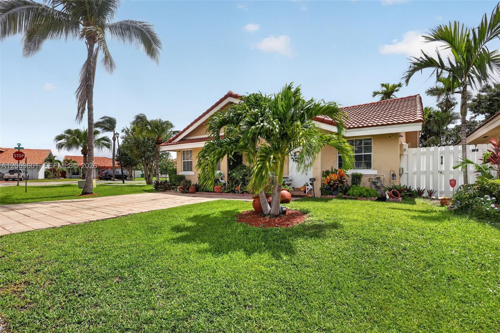 18847 NW 83rd Pl, Hialeah FL 33015 photo 3
