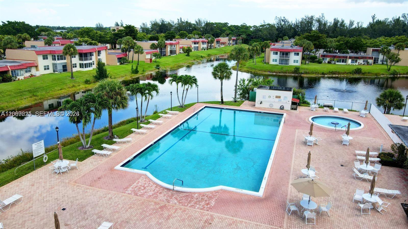 136 Lake Dora Dr # 136, West Palm Beach FL 33411 photo 2