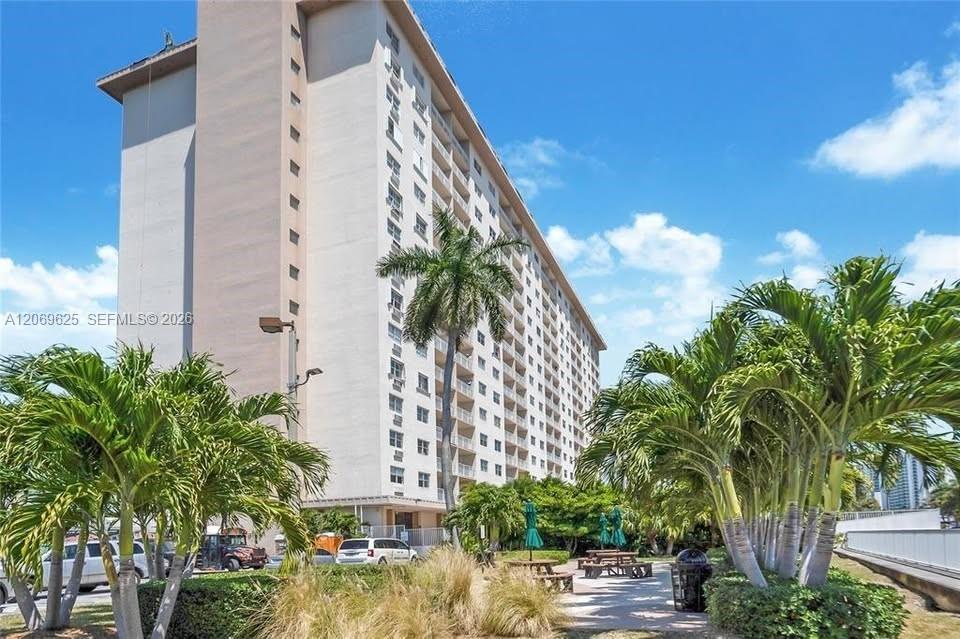 400 Kings Point Dr # 316, Sunny Isles Beach FL 33160