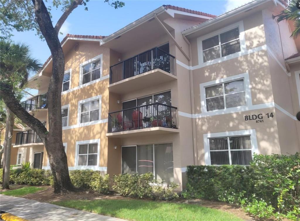 8741 Wiles Road # 305, Coral Springs FL 33067