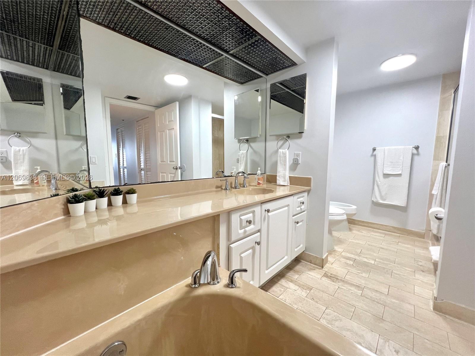 1717 N Bayshore Dr # 1450, Miami FL 33132 photo 5