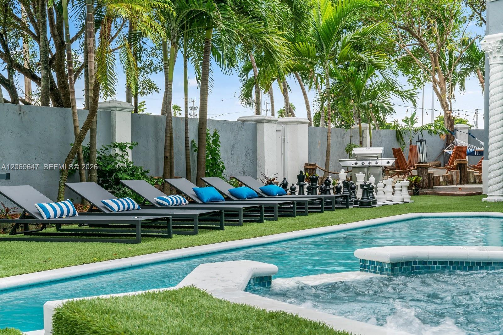12141 Walsh Blvd, Miami FL 33184 photo 2