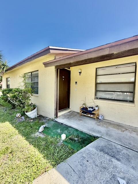 419 GLENWOOD Drive, West Palm Beach FL 33415 photo 2