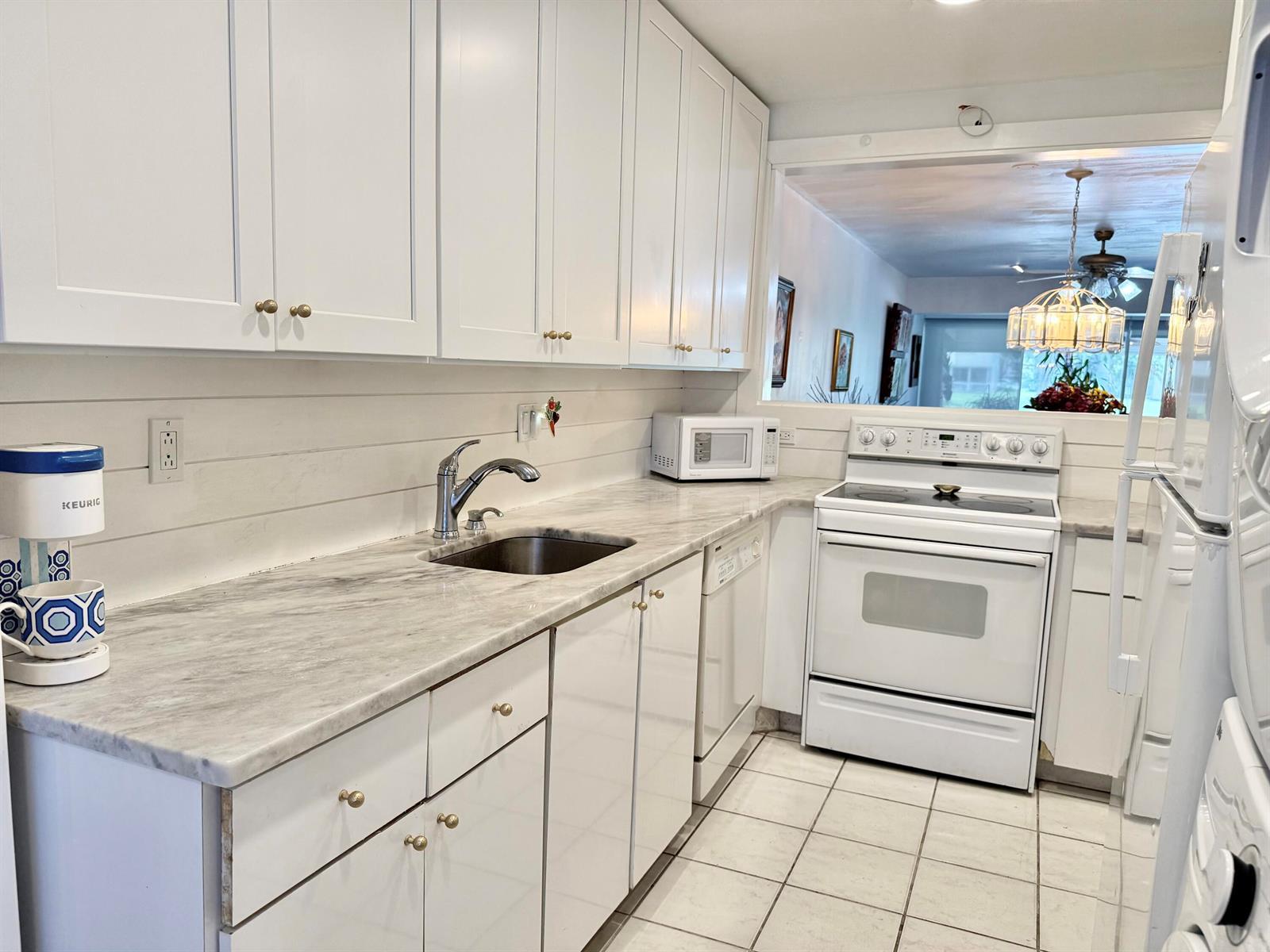 1421 NW 19th Terrace # 102, Delray Beach FL 33445 photo 4