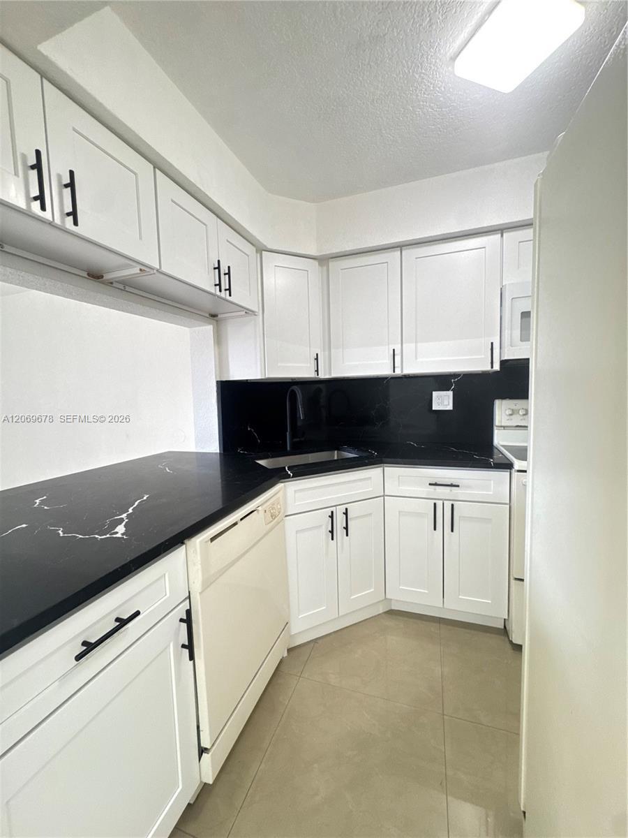 8500 NW 8th St # 303, Miami FL 33126 photo 3