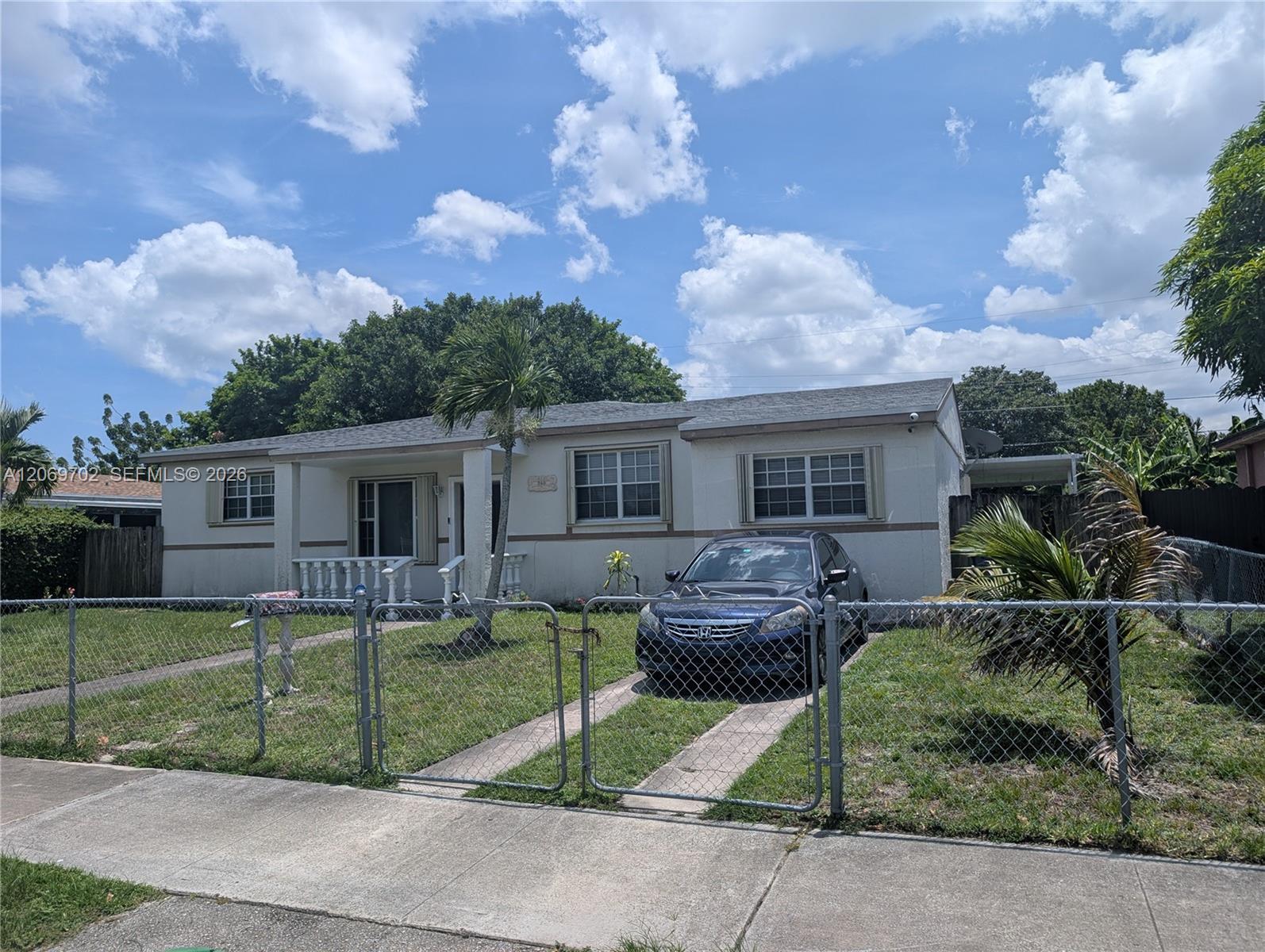 560 NW 184th Ter, Miami Gardens FL 33169 photo 2
