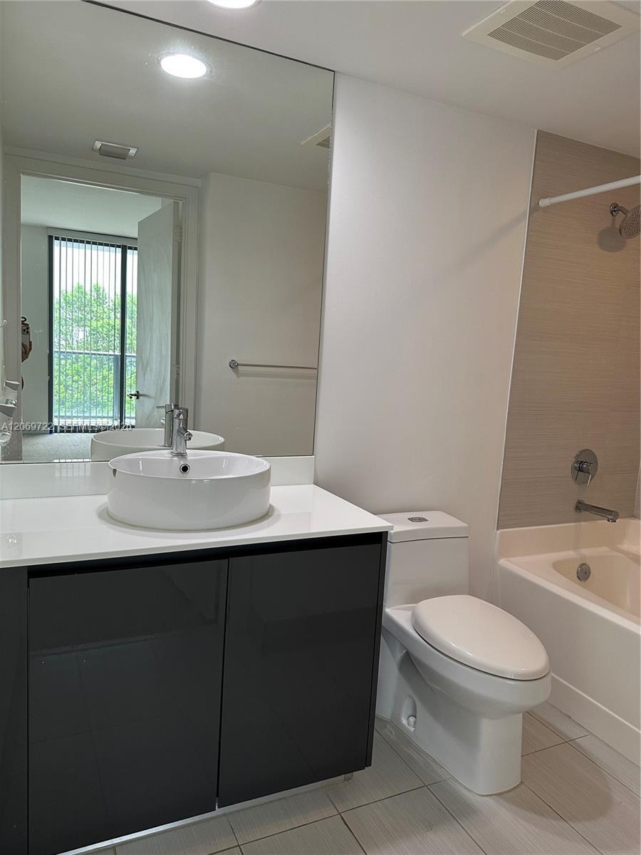 31 SE 6th St # 405, Miami FL 33131 photo 3
