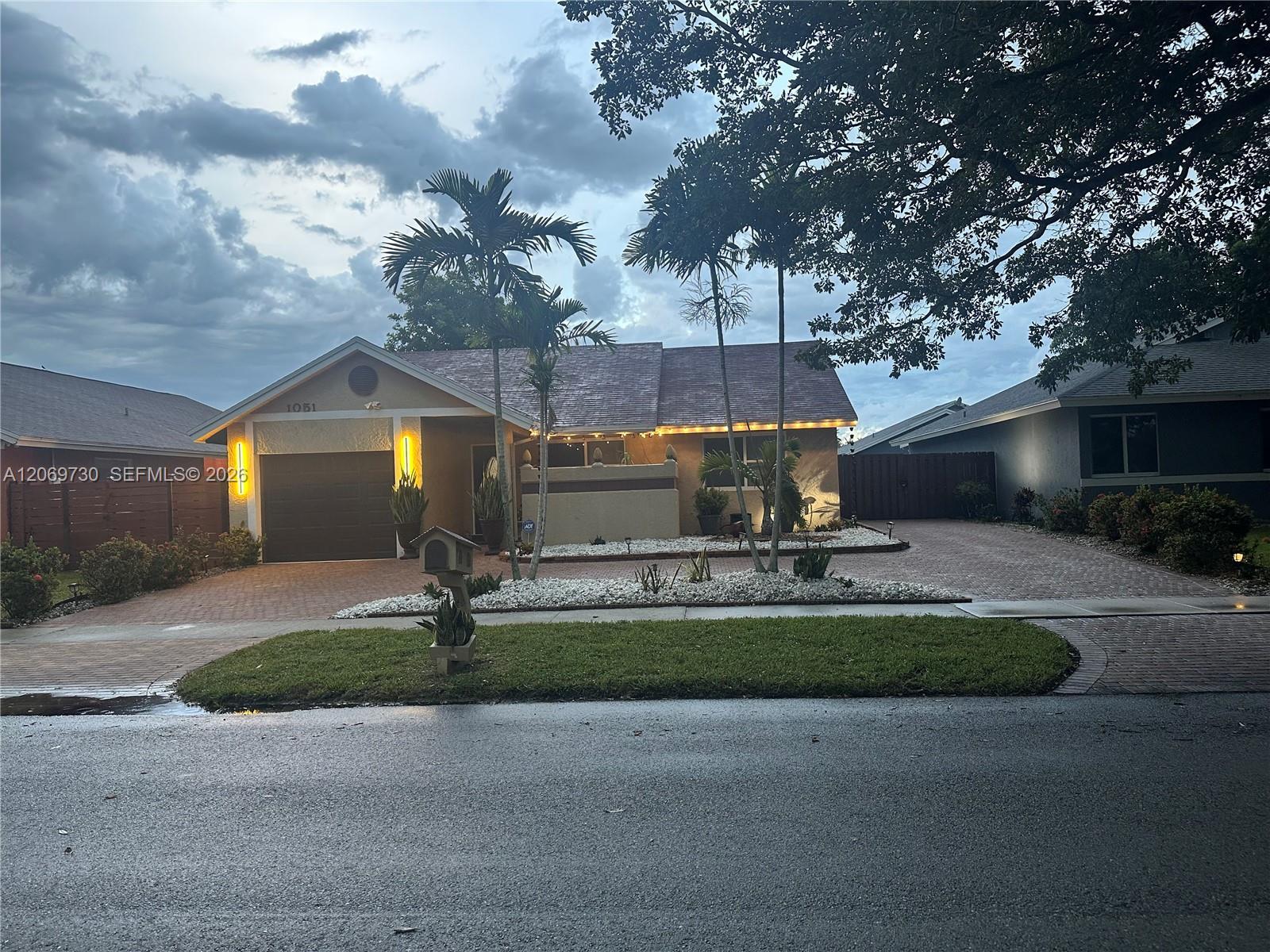 1051 SW 99th Ave, Pembroke Pines FL 33025 photo 4