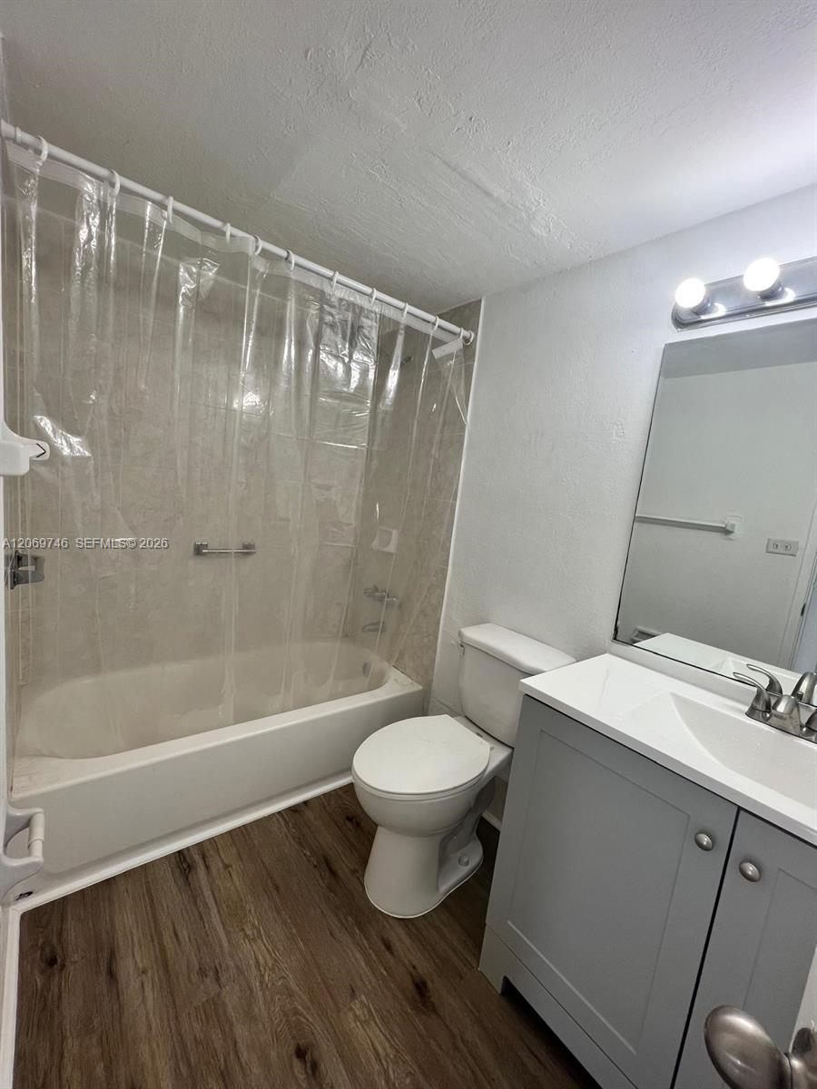 4550 NW 9th St # 605E, Miami FL 33126 photo 3