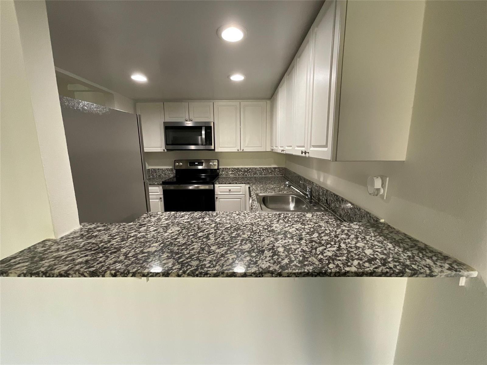 19455 NE 10 Avenue # 104, North Miami Beach FL 33179 photo 2