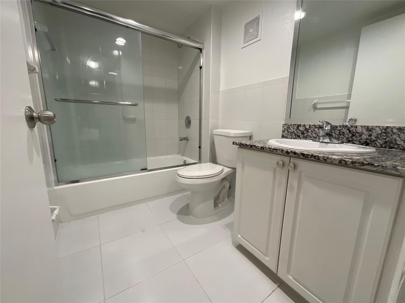 19455 NE 10 Avenue # 104, North Miami Beach FL 33179 photo 4