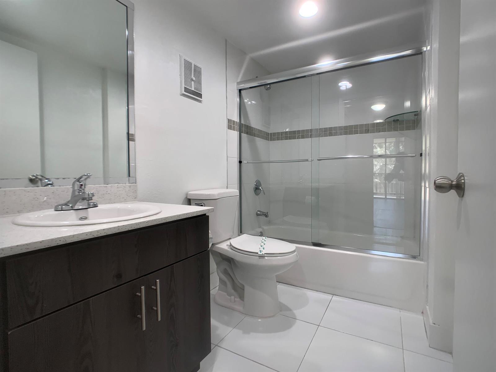 19455 NE 10 Avenue # 214, North Miami Beach FL 33179 photo 5