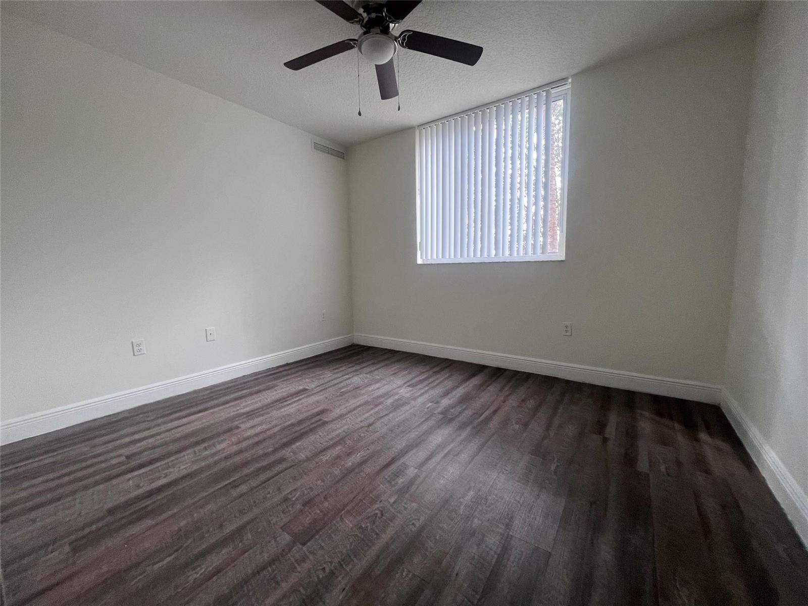 19455 NE 10 Avenue # 214, North Miami Beach FL 33179 photo 4