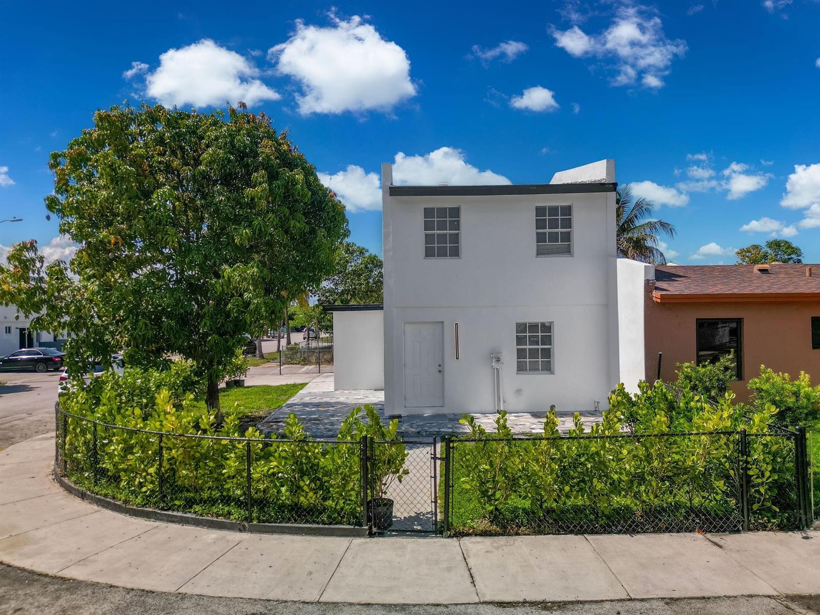 4527 NW 191ST Terrace, Miami Gardens FL 33055 photo 2