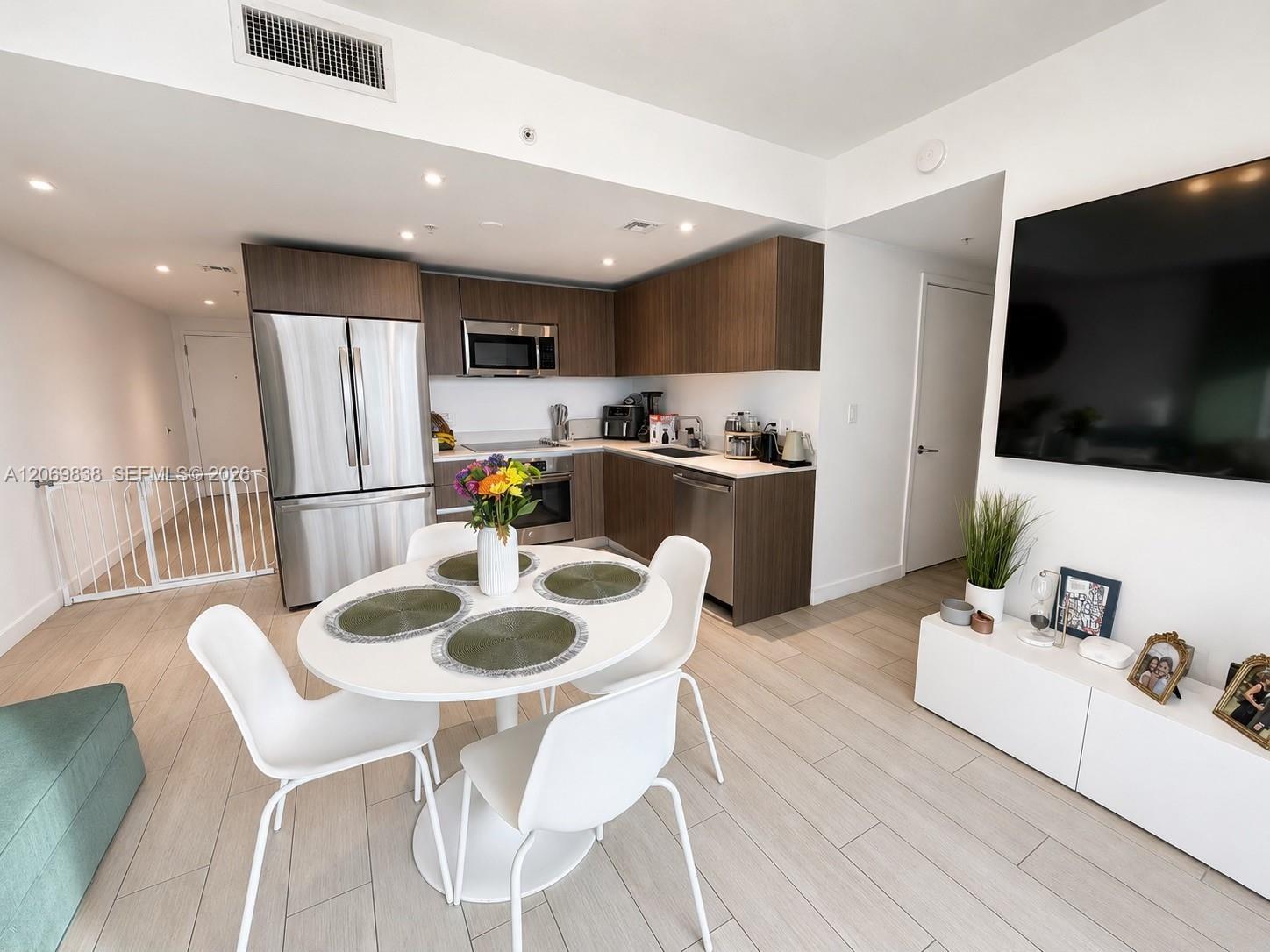1600 SW 1st Ave # 906, Miami FL 33129