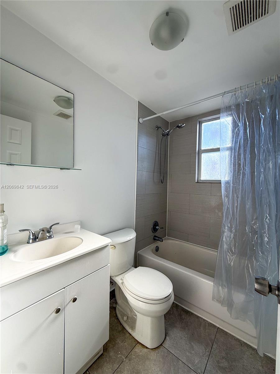 540 NW 7th St # 49, Miami FL 33136 photo 4
