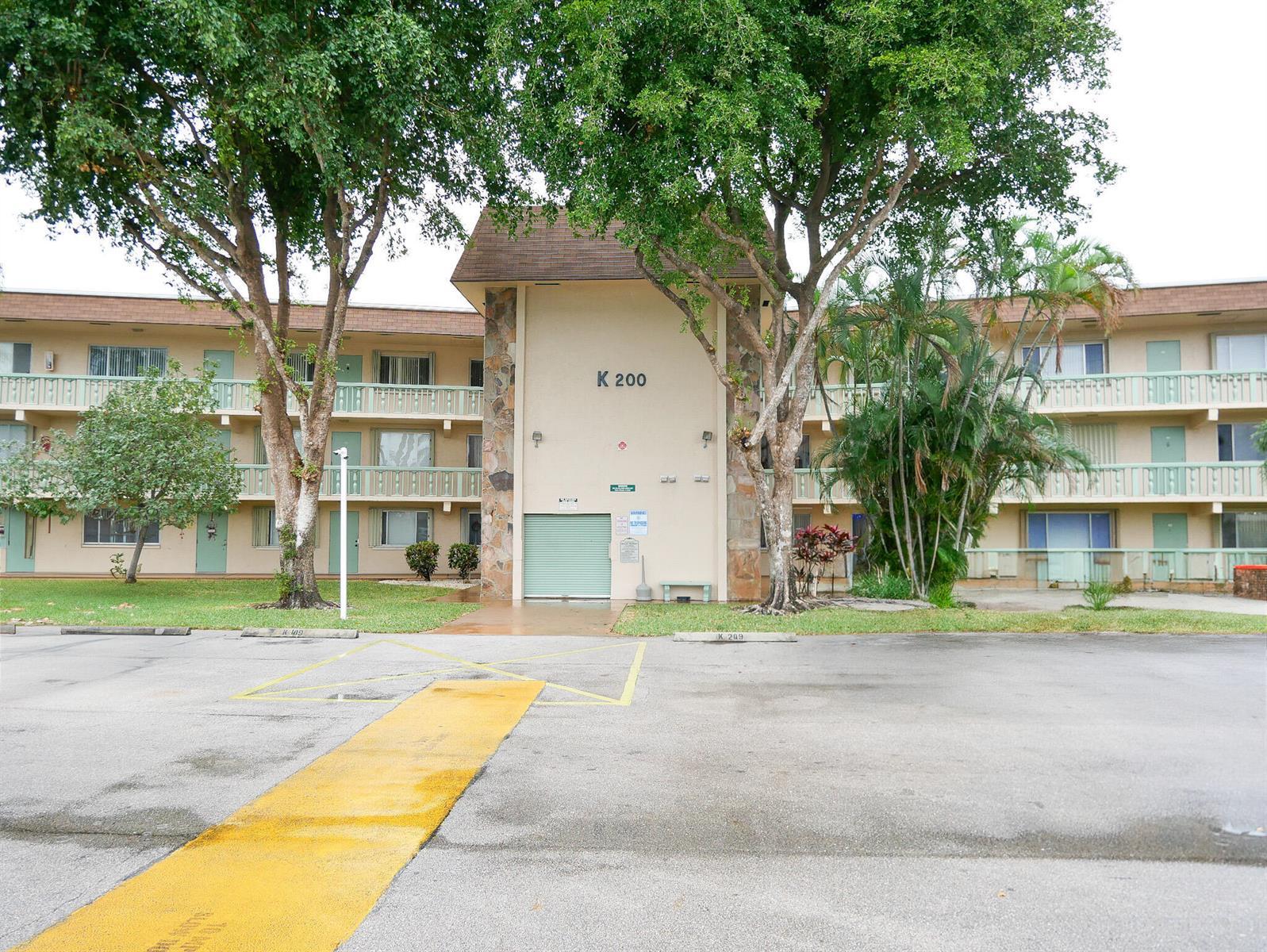 200 Village Green Circle E # 311, Palm Springs FL 33461