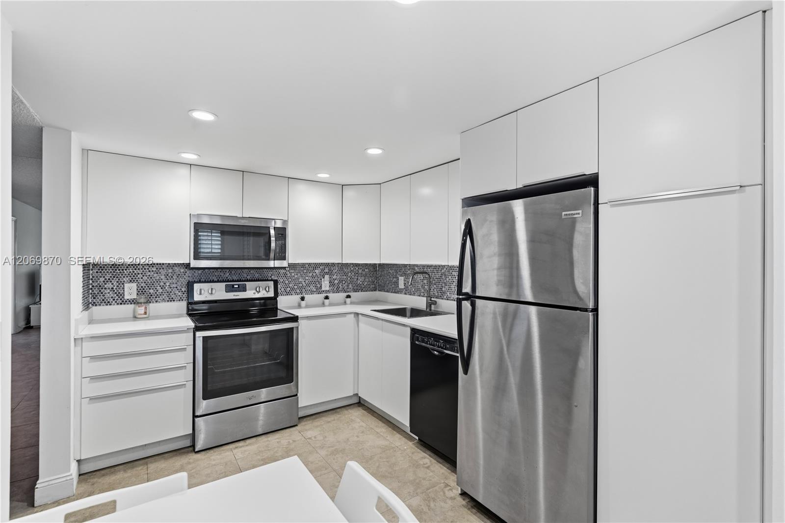 3970 Oaks Clubhouse Dr # 306, Pompano Beach FL 33069 photo 4