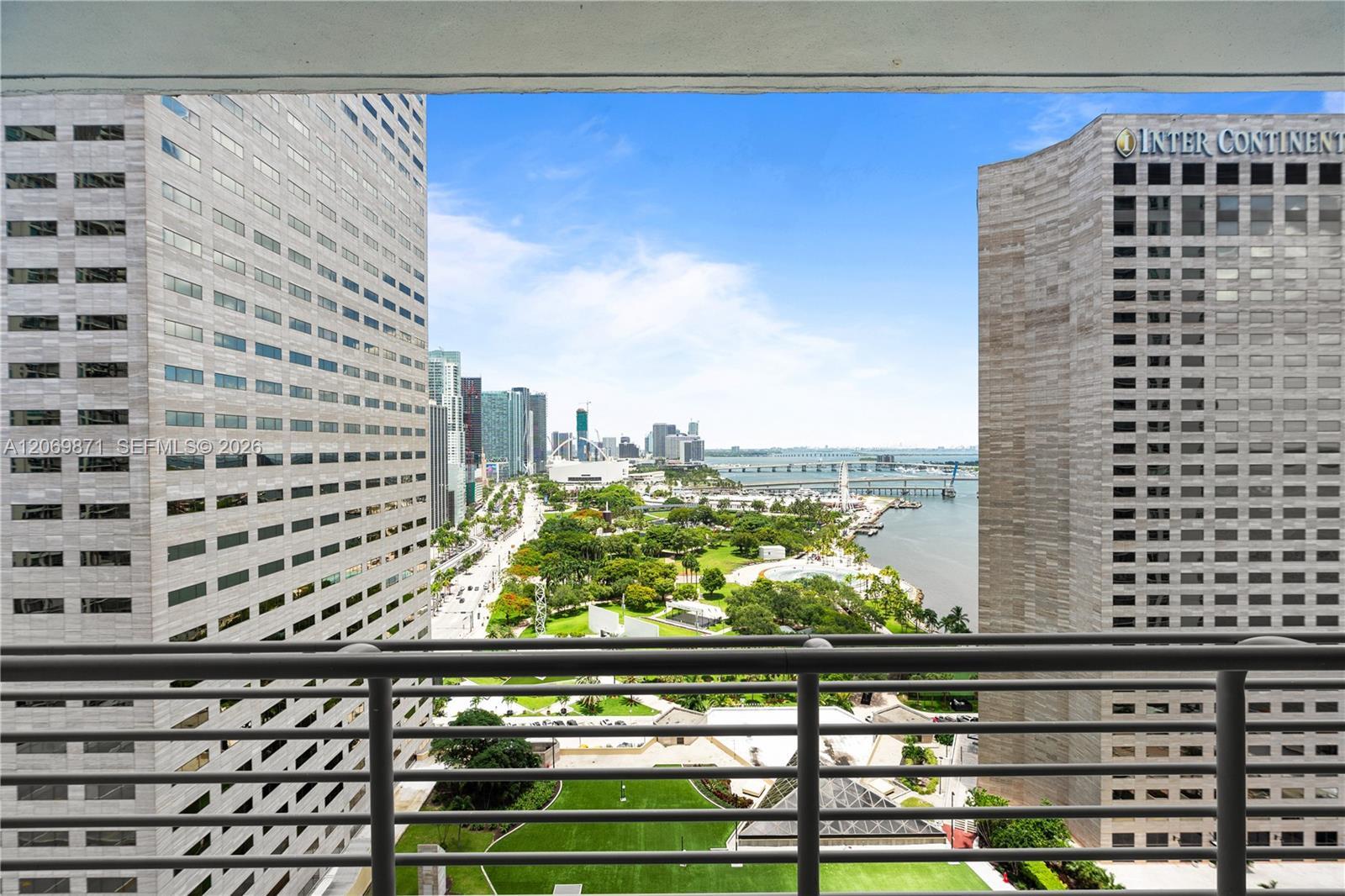 325 S Biscayne Blvd # 2522, Miami FL 33131 photo 2