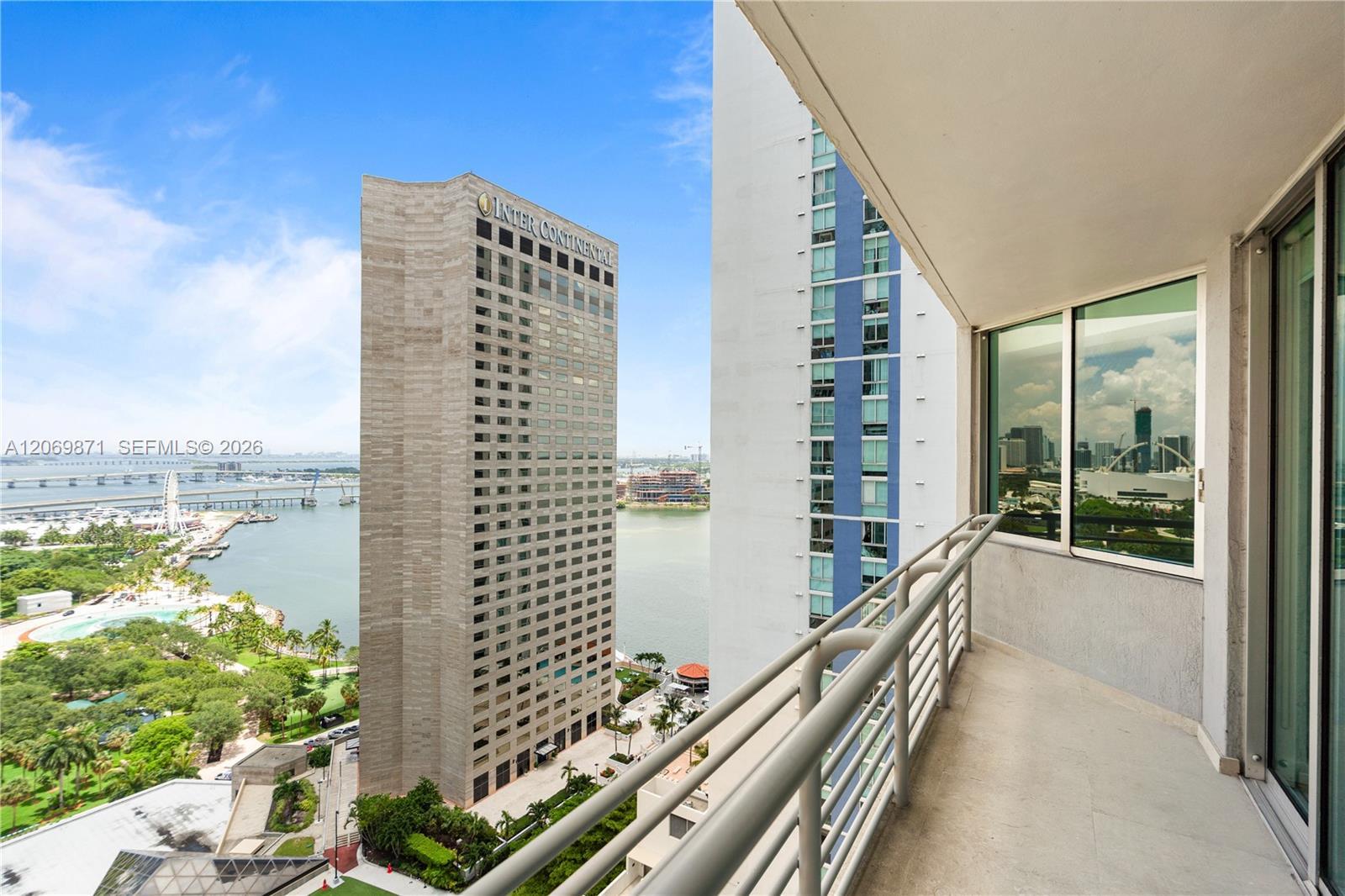 325 S Biscayne Blvd # 2522, Miami FL 33131 photo 3