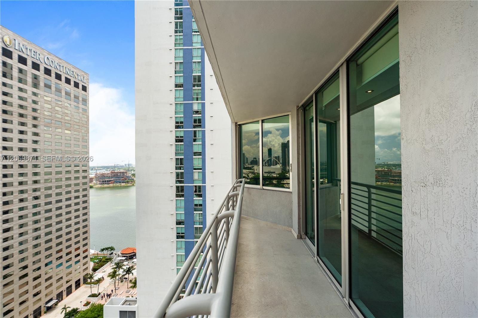 325 S Biscayne Blvd # 2522, Miami FL 33131 photo 4