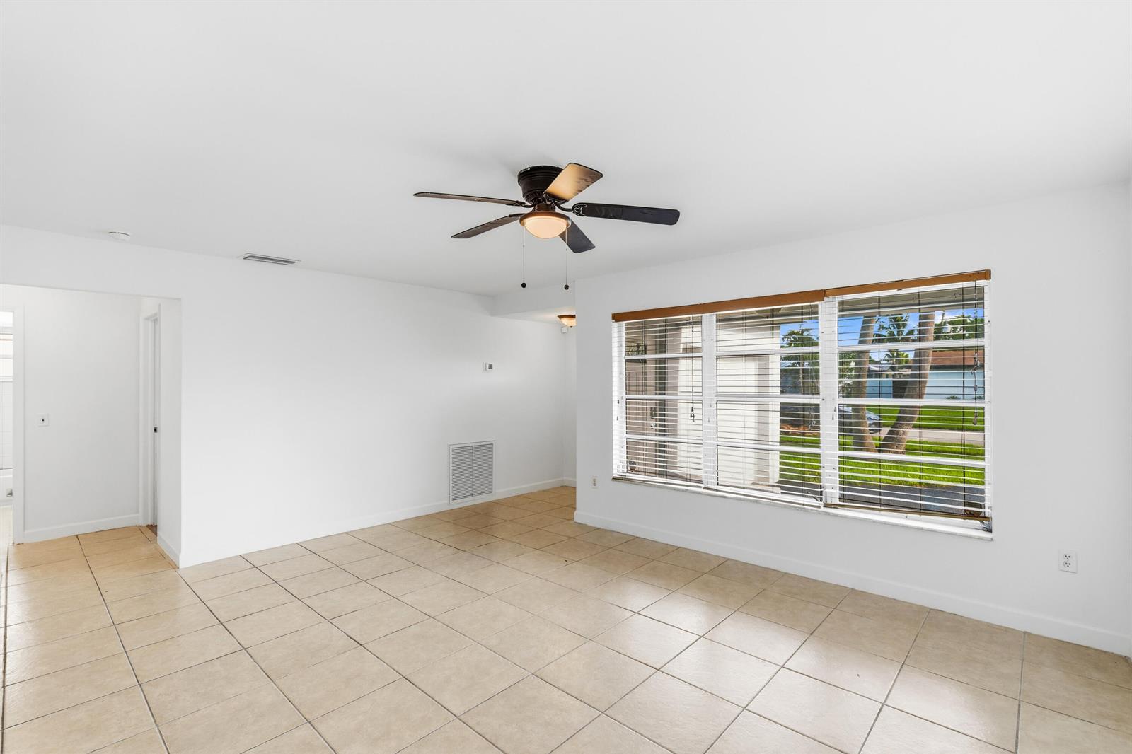 10690 NW 27TH Court, Sunrise FL 33322 photo 5