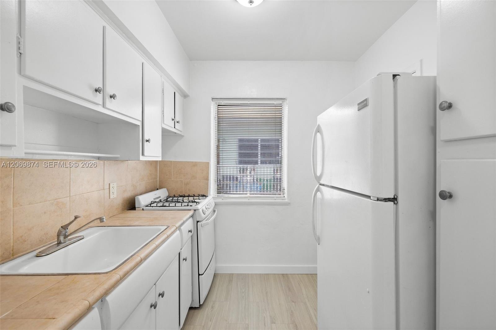 7721 Dickens Ave # 6, Miami Beach FL 33141 photo 2