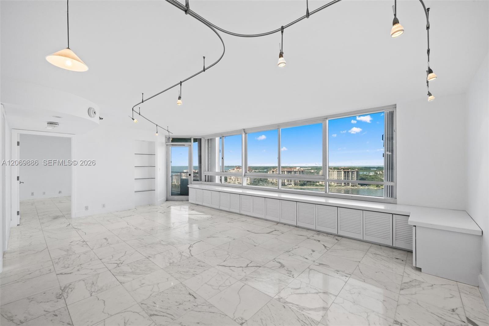 400 S Pointe Dr # 1905, Miami Beach FL 33139 photo 2