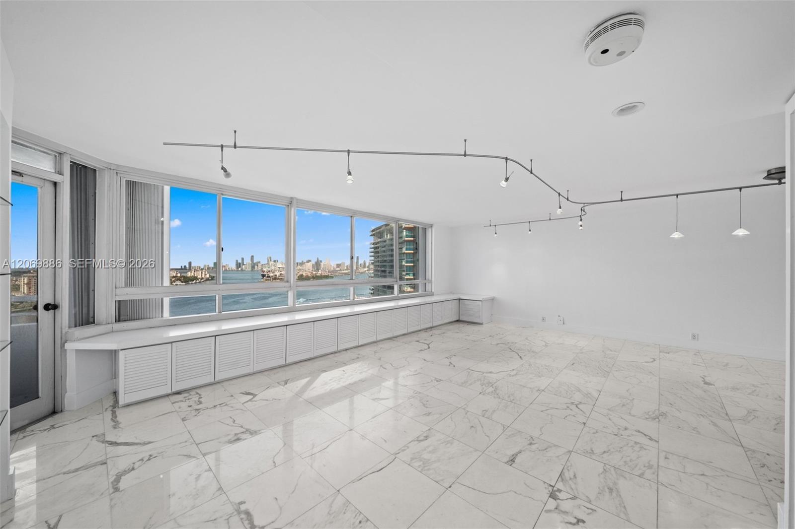 400 S Pointe Dr # 1905, Miami Beach FL 33139 photo 3