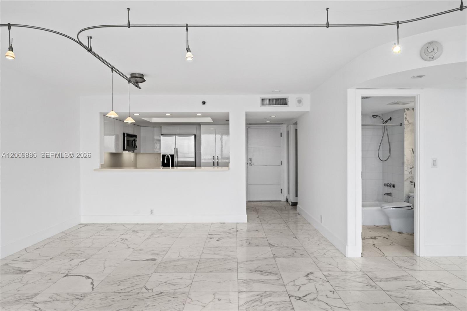 400 S Pointe Dr # 1905, Miami Beach FL 33139 photo 4