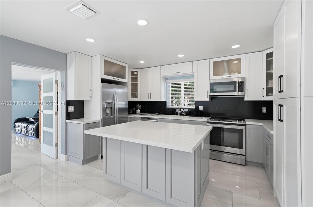 1580 NE 34th St, Oakland Park FL 33334 photo 3