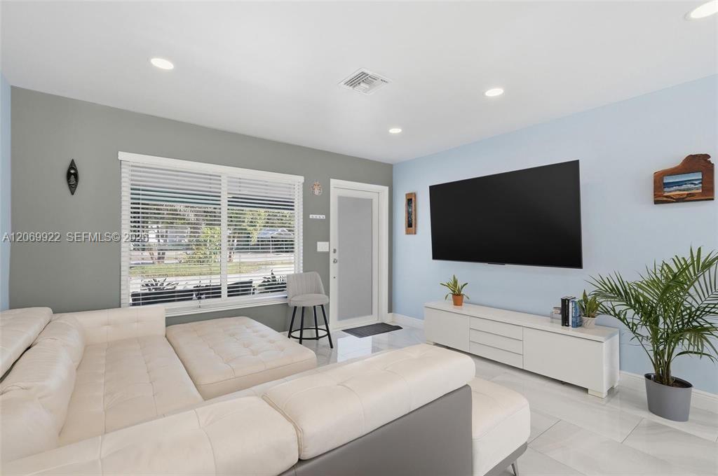 1580 NE 34th St, Oakland Park FL 33334 photo 5