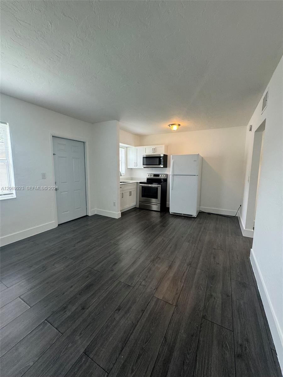 2150 NW 24th St # 4, Miami FL 33142 photo 3