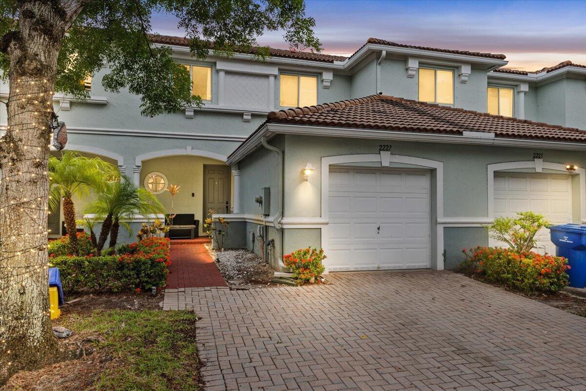2227 OAKMONT Drive, Riviera Beach FL 33404 photo 2