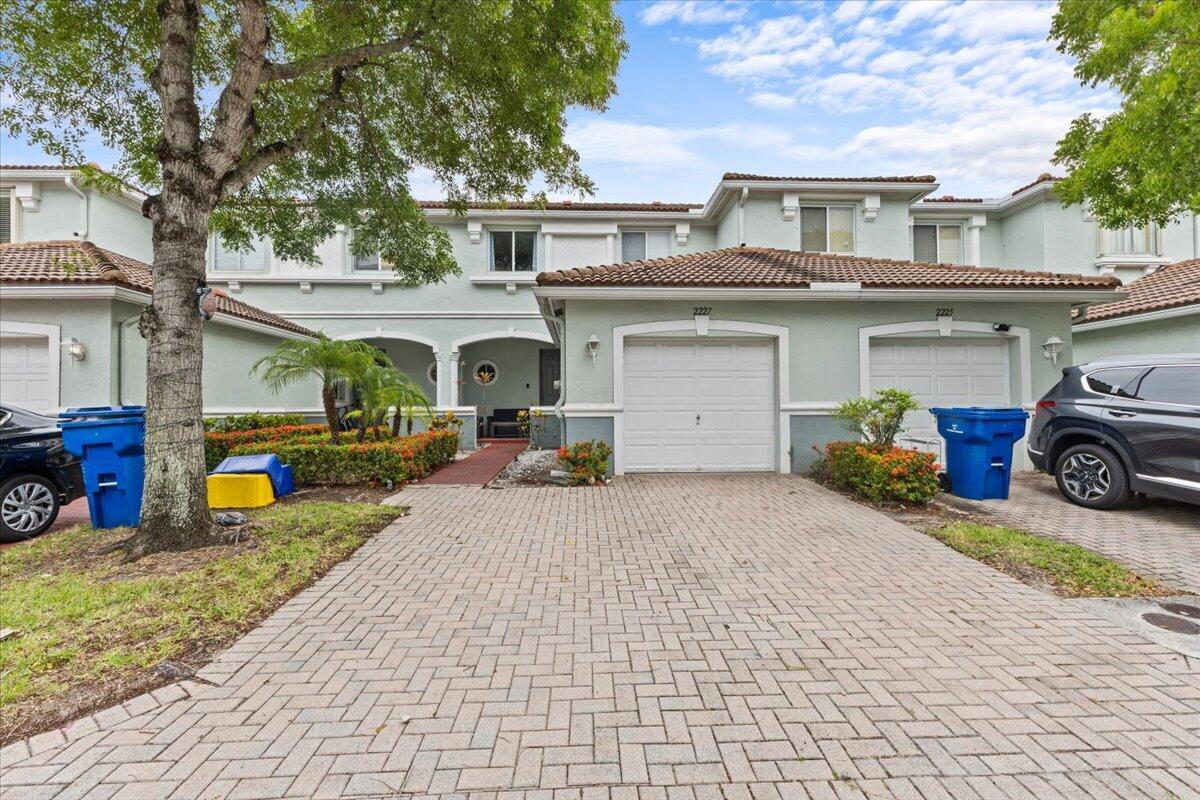 2227 OAKMONT Drive, Riviera Beach FL 33404 photo 3