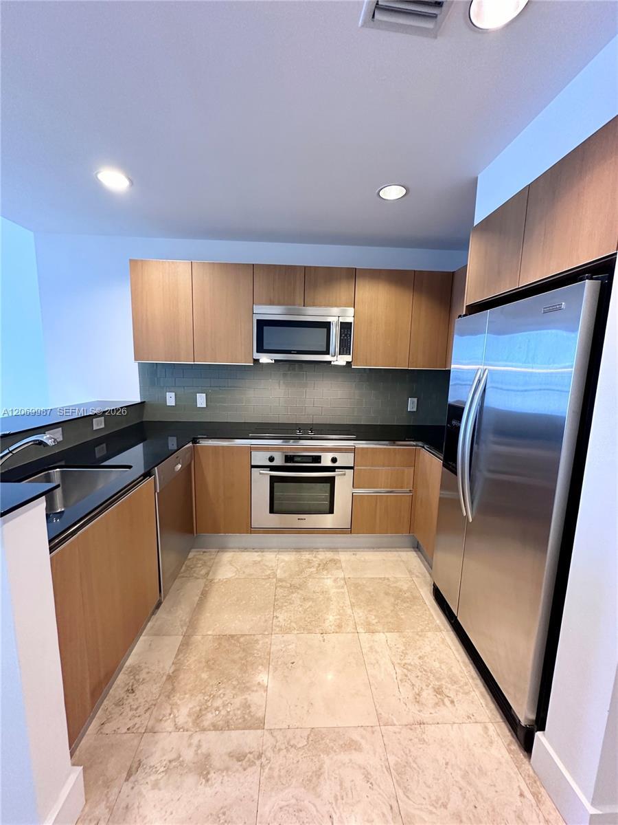 1060 Brickell Ave # 1815, Miami FL 33131 photo 2