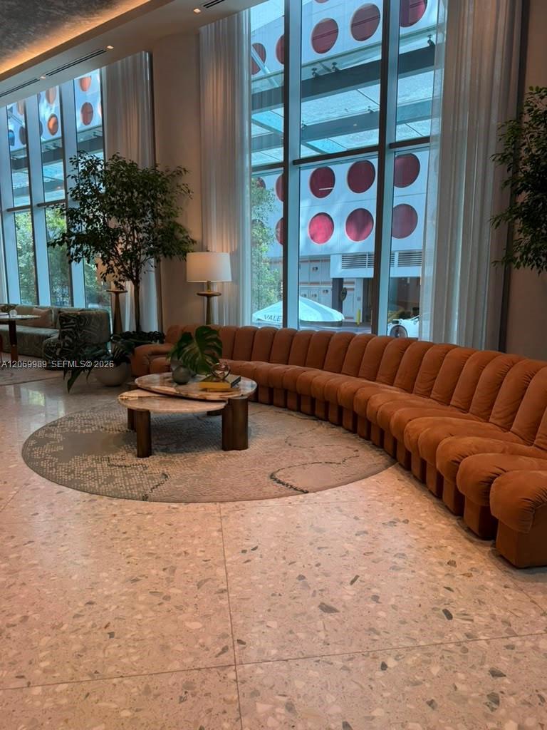 77 SE 5 ST # 2008, Miami FL 33131