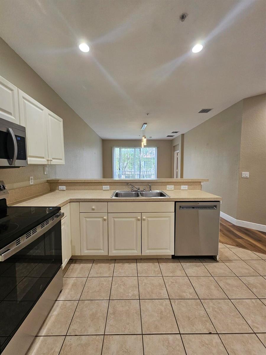1967 FREEPORT Drive, Riviera Beach FL 33404 photo 4