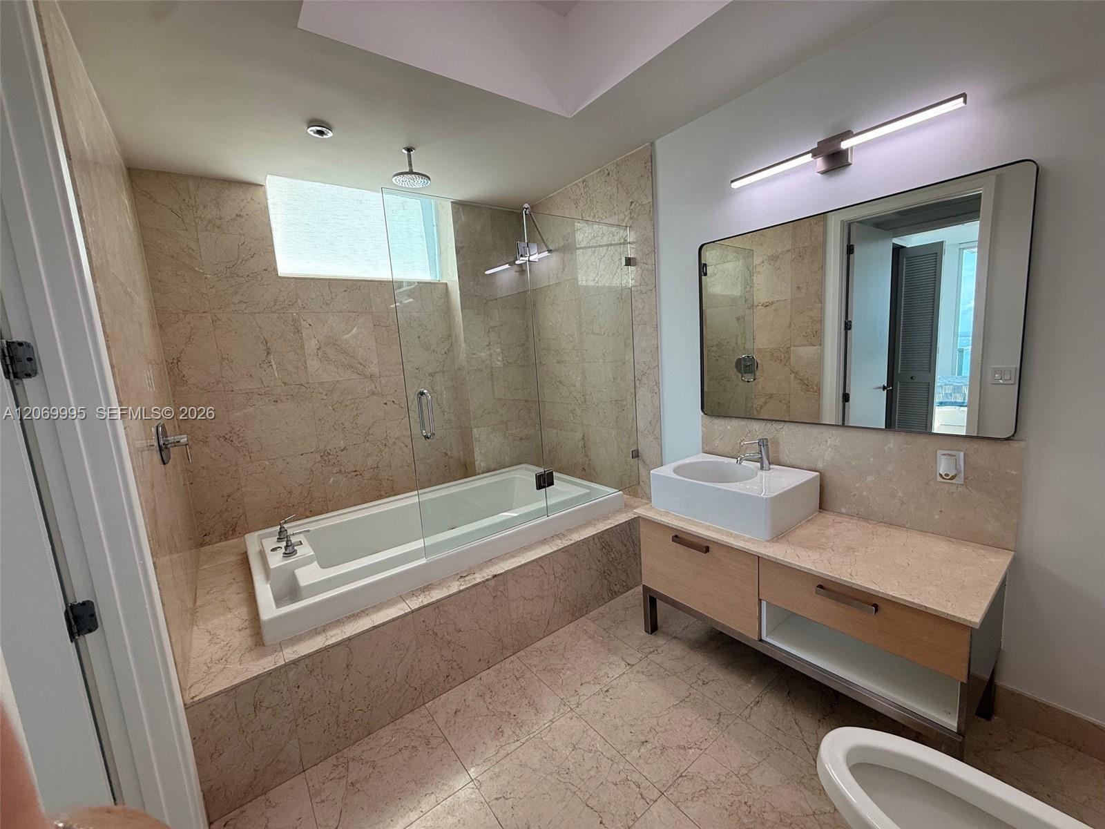 218 SE 14th St, Miami FL 33131 photo 5
