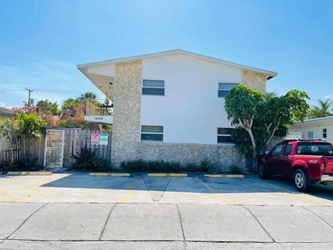 1609 S Federal Highway # 103, FL 33460