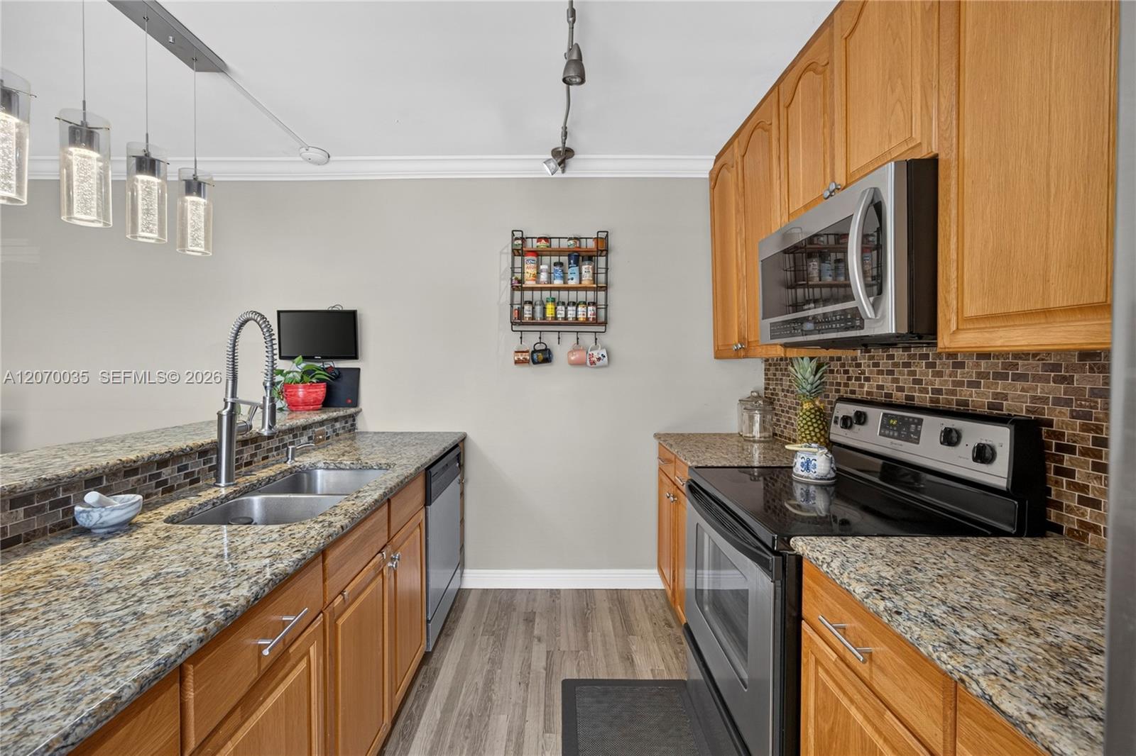 953 Springdale Cir, Palm Springs FL 33461 photo 3