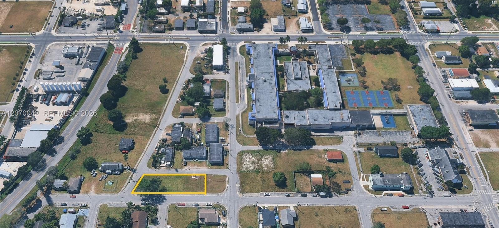 321 SW 6 street, Homestead FL 33030 photo 2
