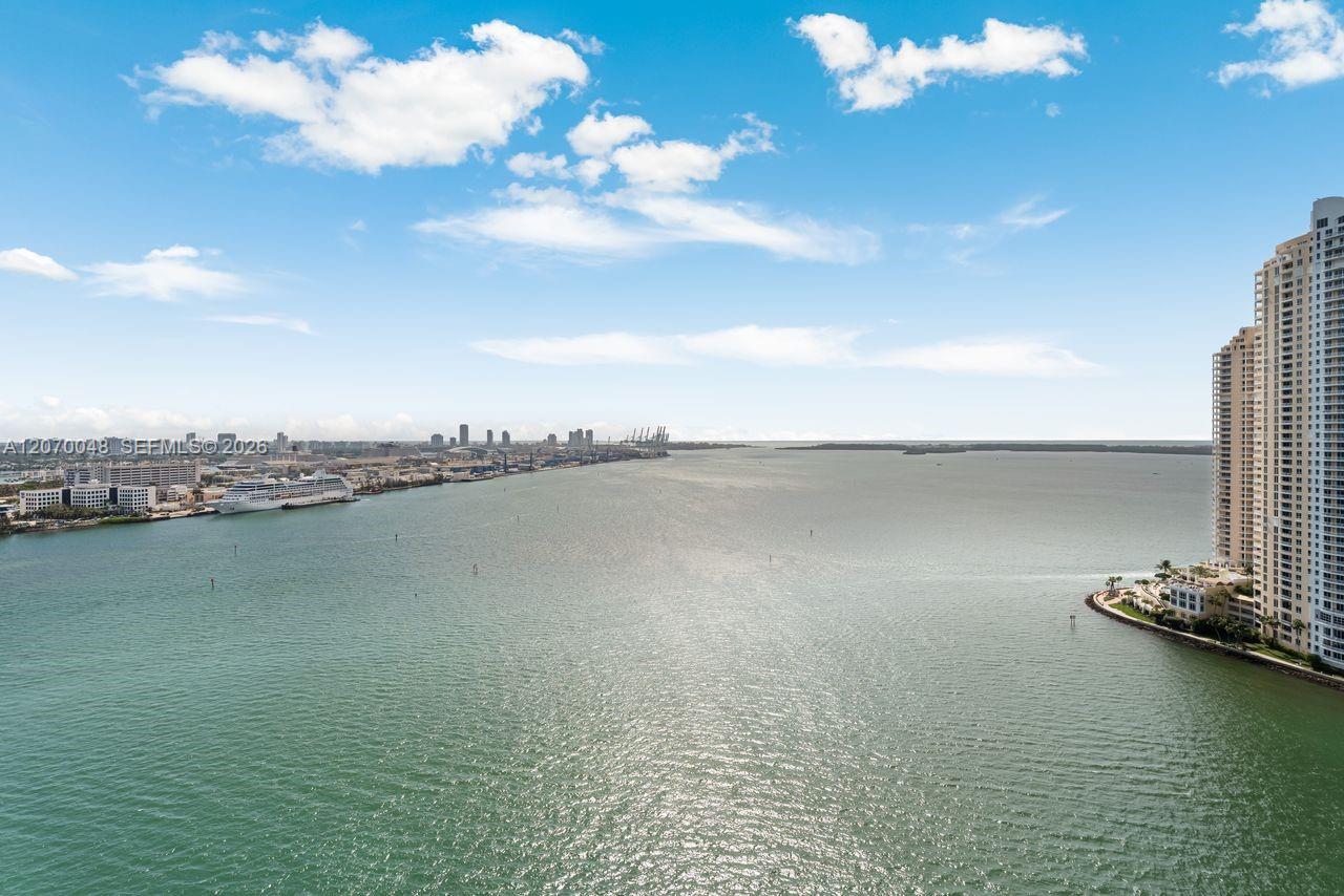 335 S Biscayne Blvd # 2609, Miami FL 33131 photo 3